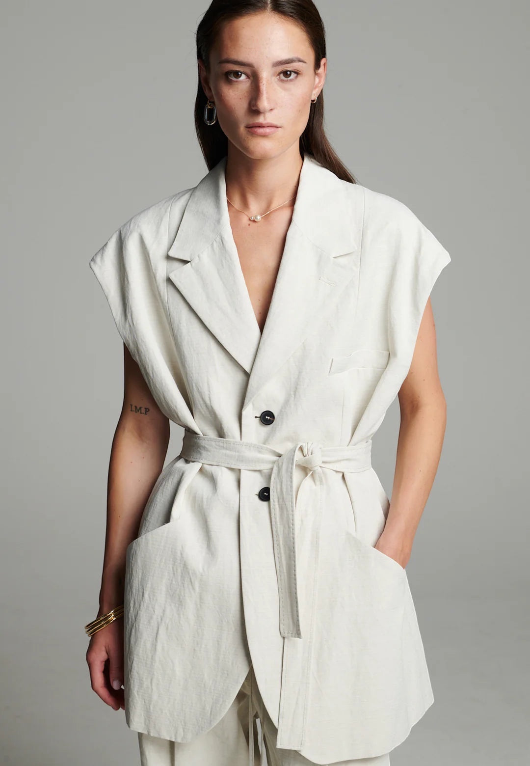 Slice Sleeveless Blazer - Frenken