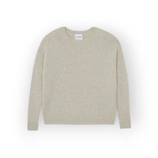 Ygreque Kujten Romelie oatmeal cashmere sweater with a round neck and relaxed raglan sleeves in a 6-ply jersey knit.